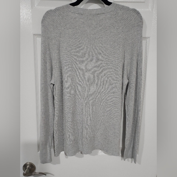 Loft Light Gray Long Sleeve Button Trim Sweater in Size XXL - Picture 12 of 12